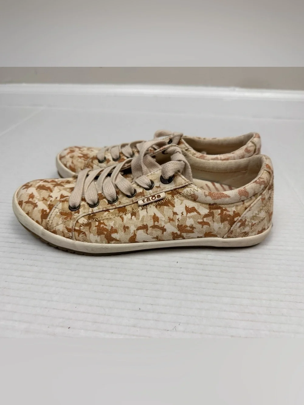 Taos Star Women's Shoes Sneakers Bird Pattern Rare Camouflage Camo Size 7.0